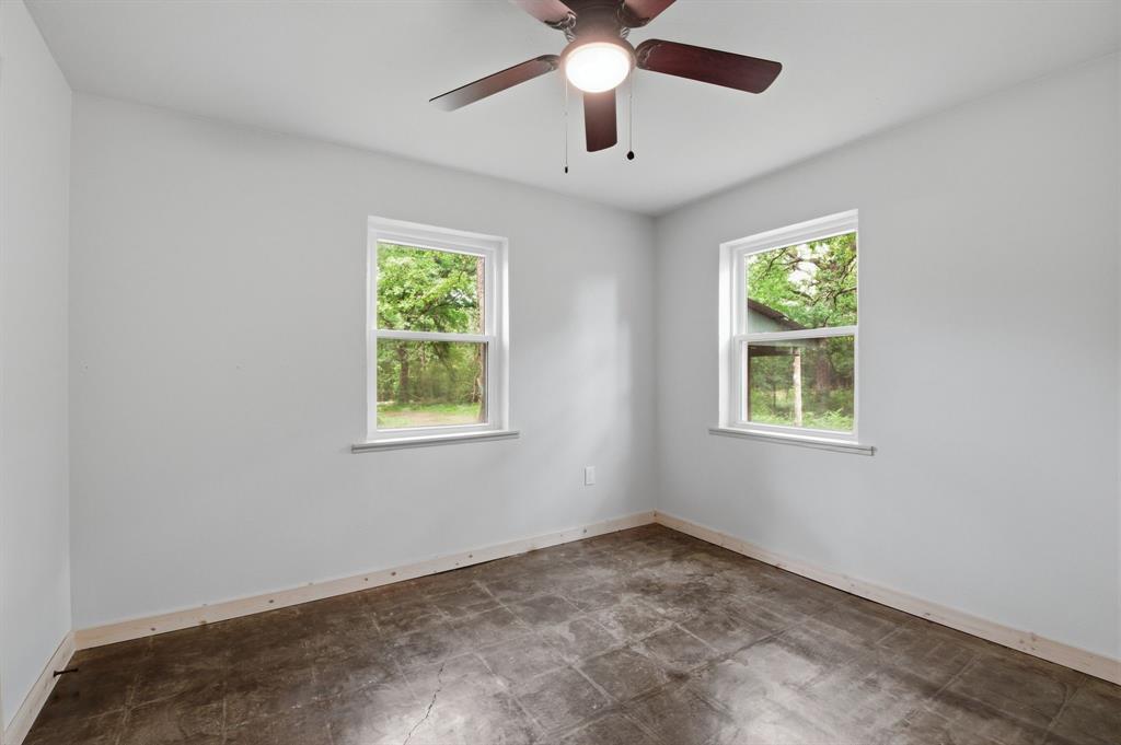 J WINDLE ACRES 5.53 - Residential