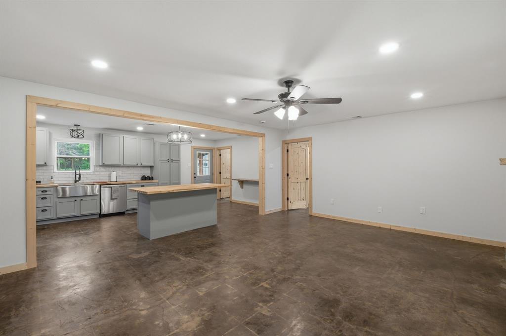 J WINDLE ACRES 5.53 - Residential