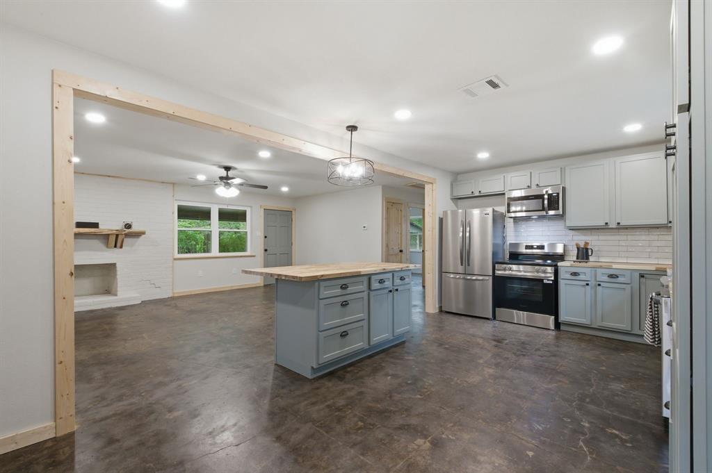 J WINDLE ACRES 5.53 - Residential