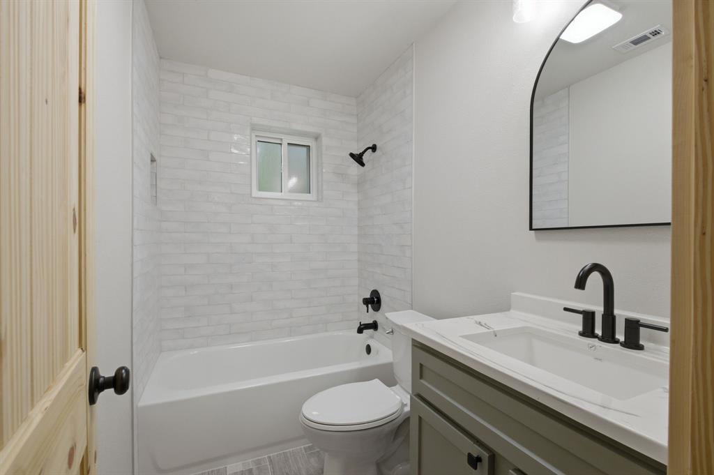 J WINDLE ACRES 5.53 - Residential