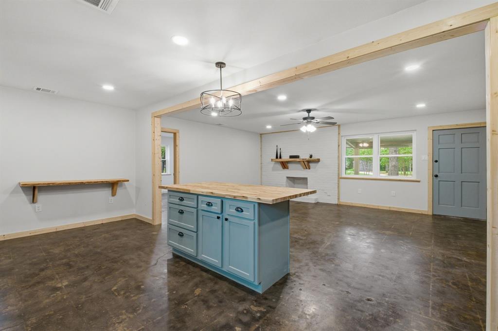 J WINDLE ACRES 5.53 - Residential