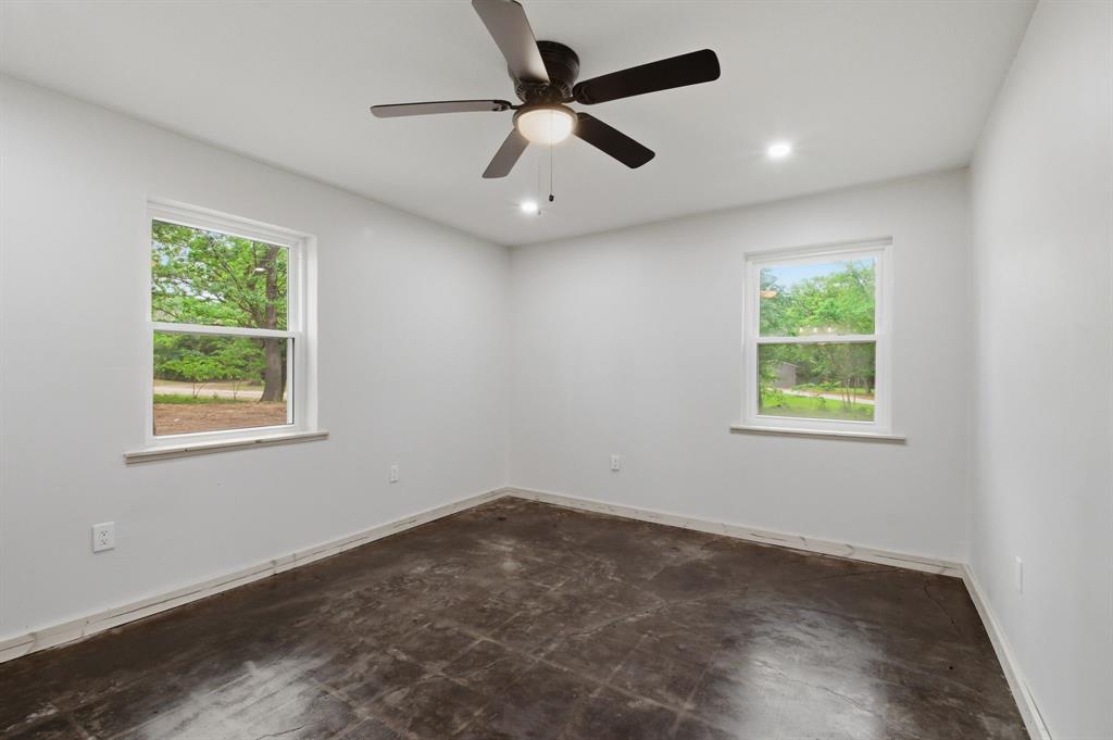 J WINDLE ACRES 5.53 - Residential