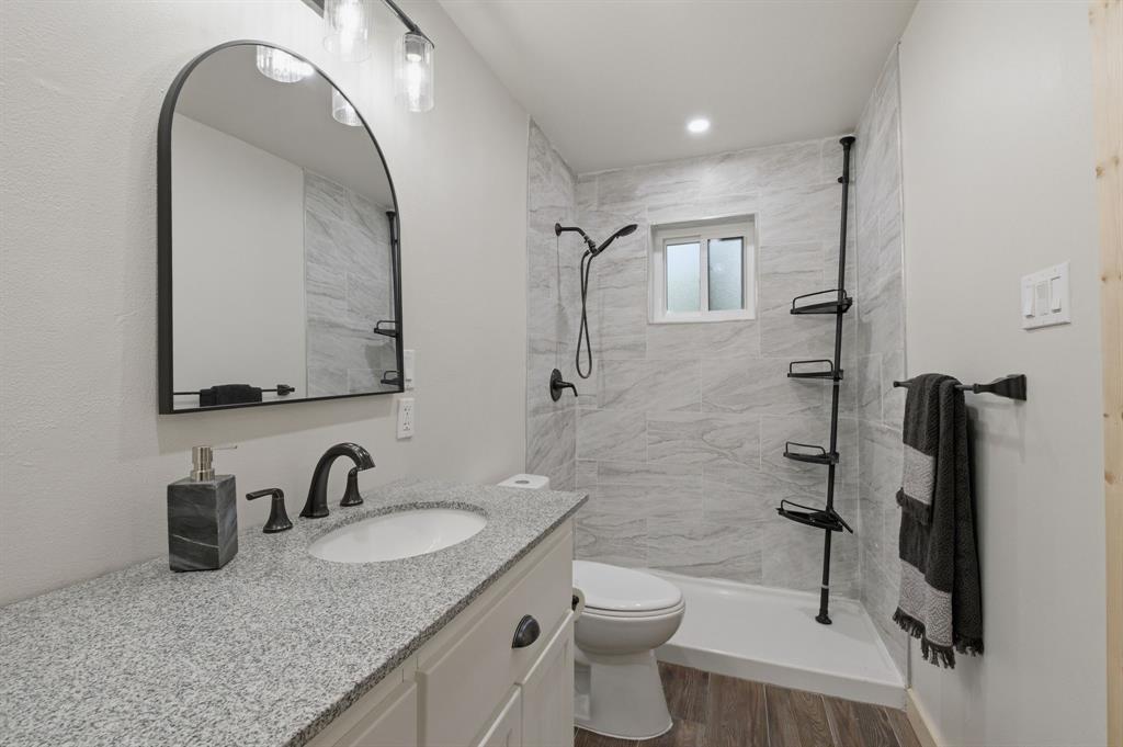 J WINDLE ACRES 5.53 - Residential