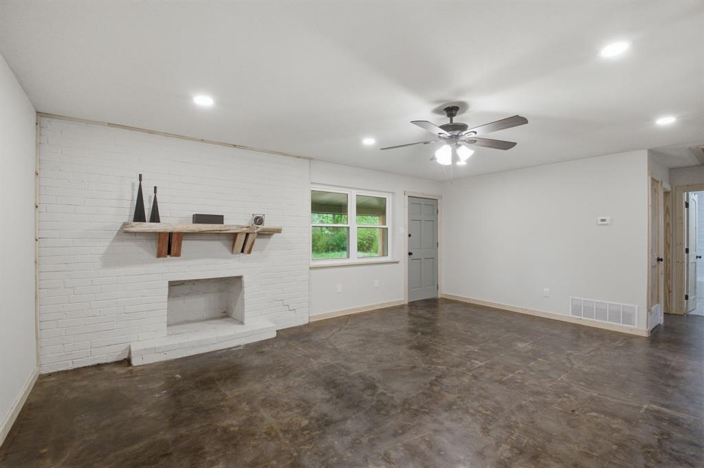J WINDLE ACRES 5.53 - Residential