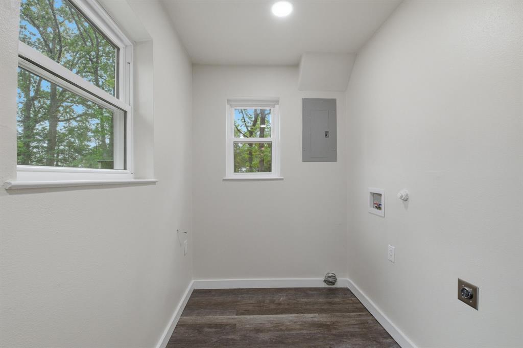 J WINDLE ACRES 5.53 - Residential