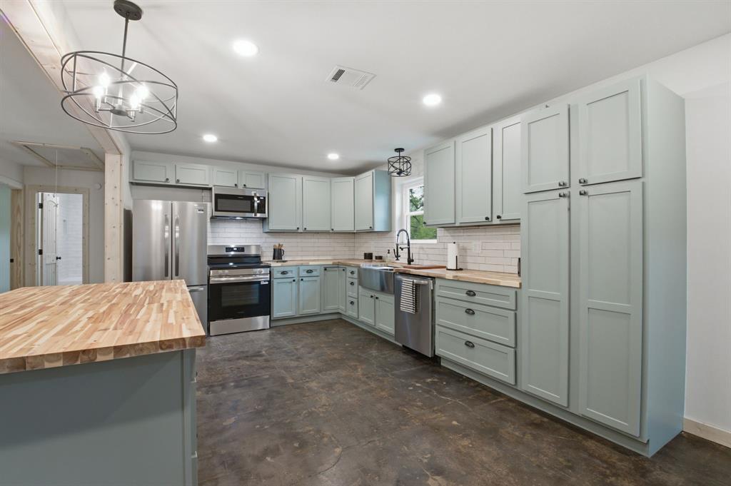 J WINDLE ACRES 5.53 - Residential