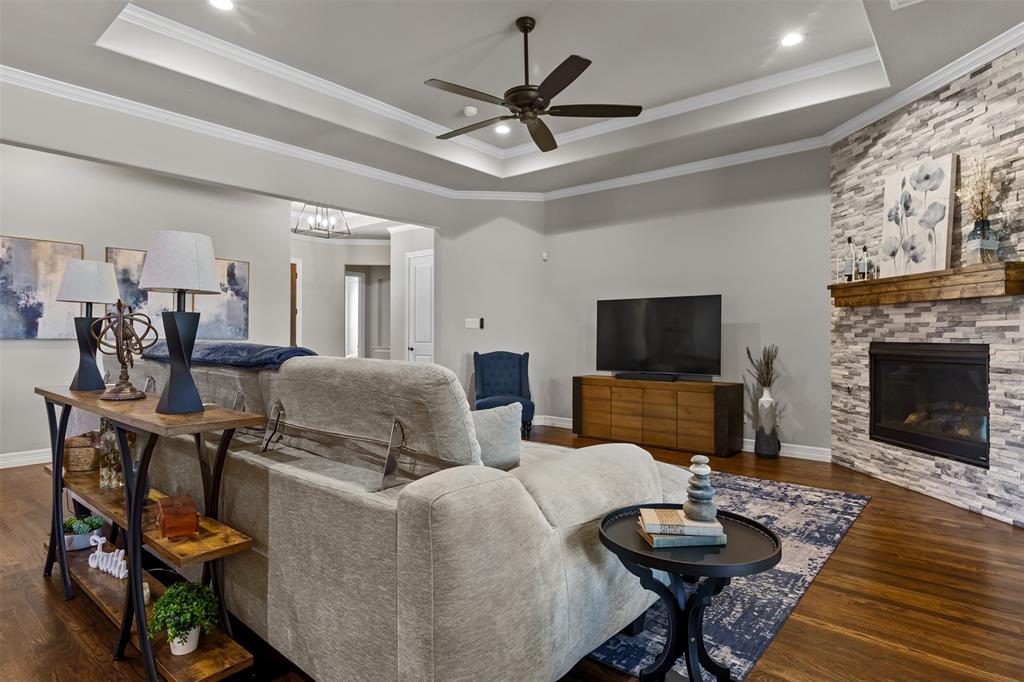 1214 Woodside Drive