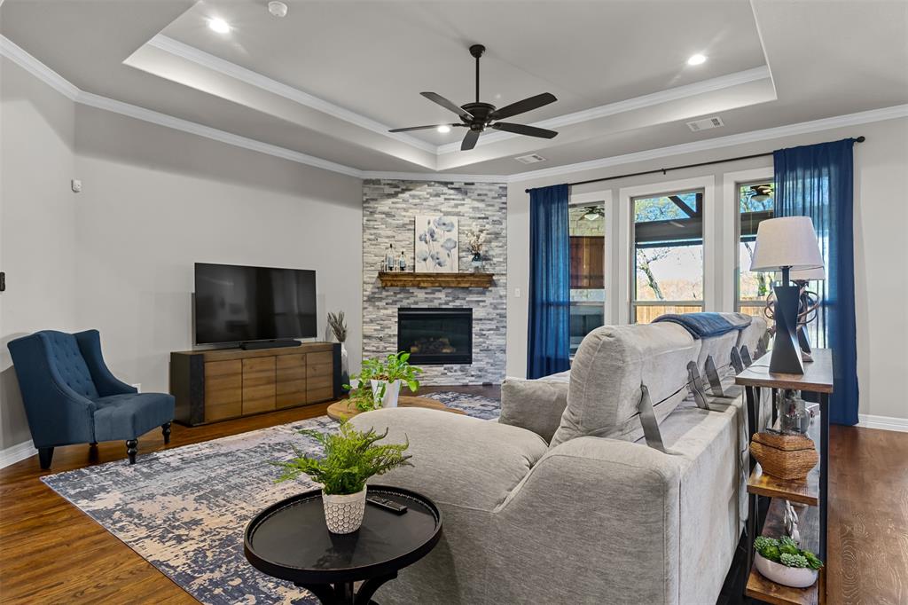 1214 Woodside Drive