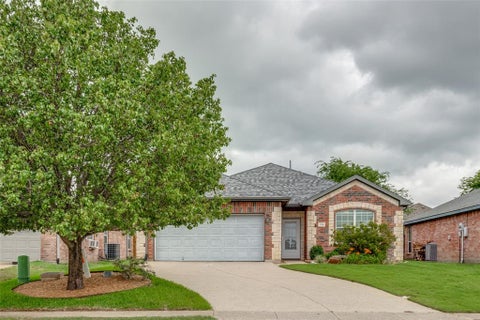 Photo of 138 Lipan Street, Greenville, TX 75402 (MLS # 21293035)