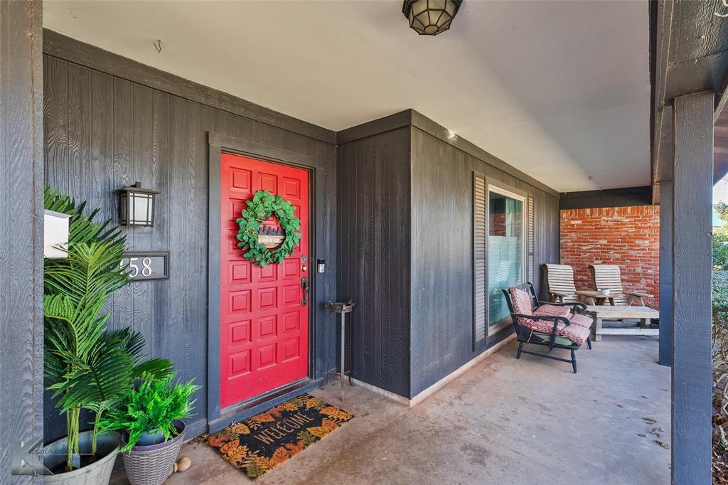 2158 River Oaks Circle