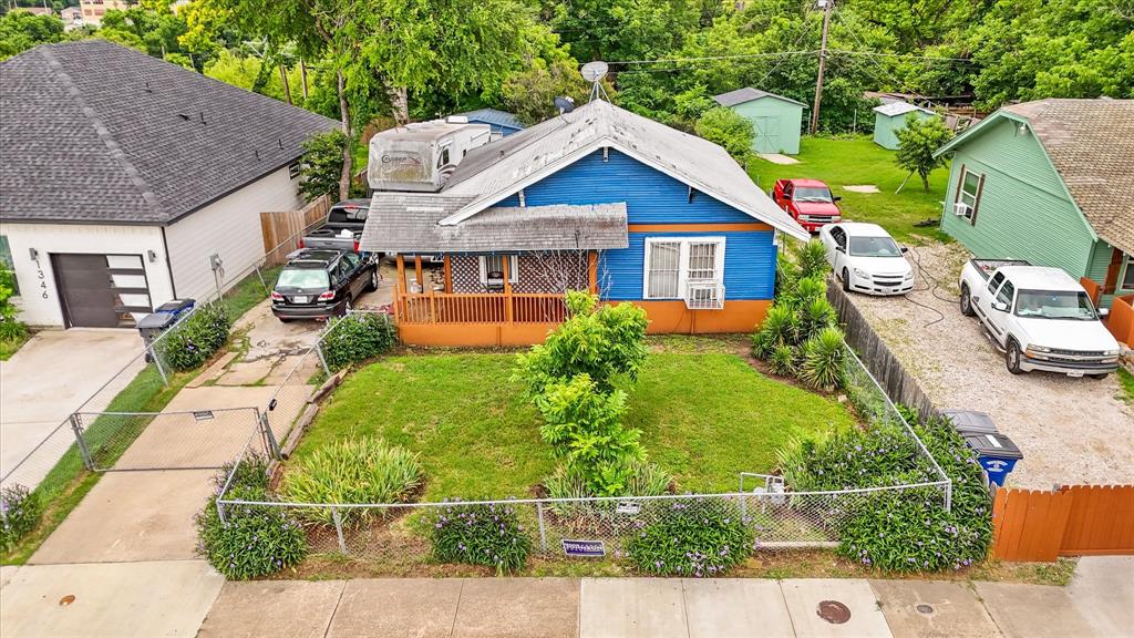 1342 E Waco Avenue