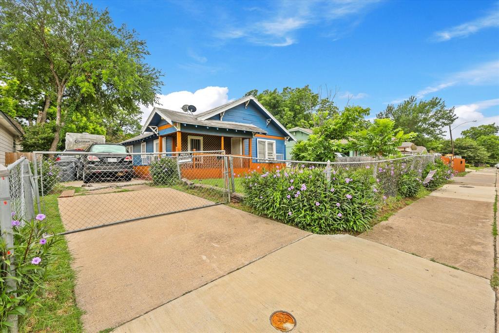 1342 E Waco Avenue