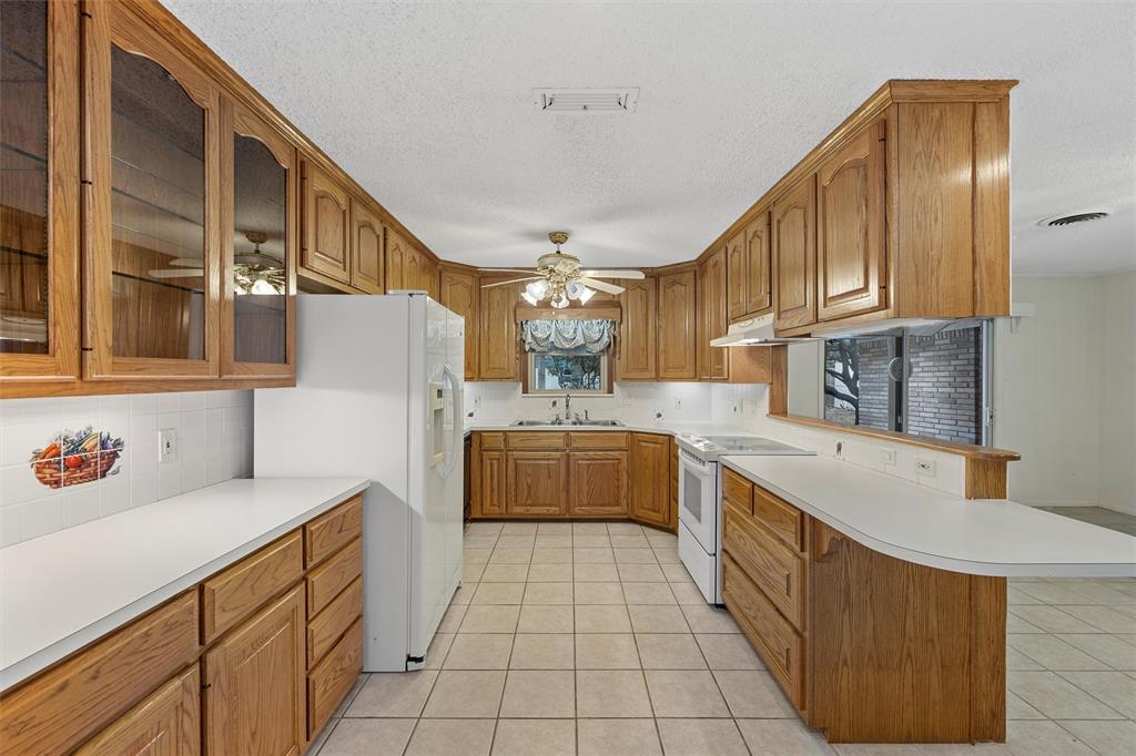 5220 Lake Charles Drive