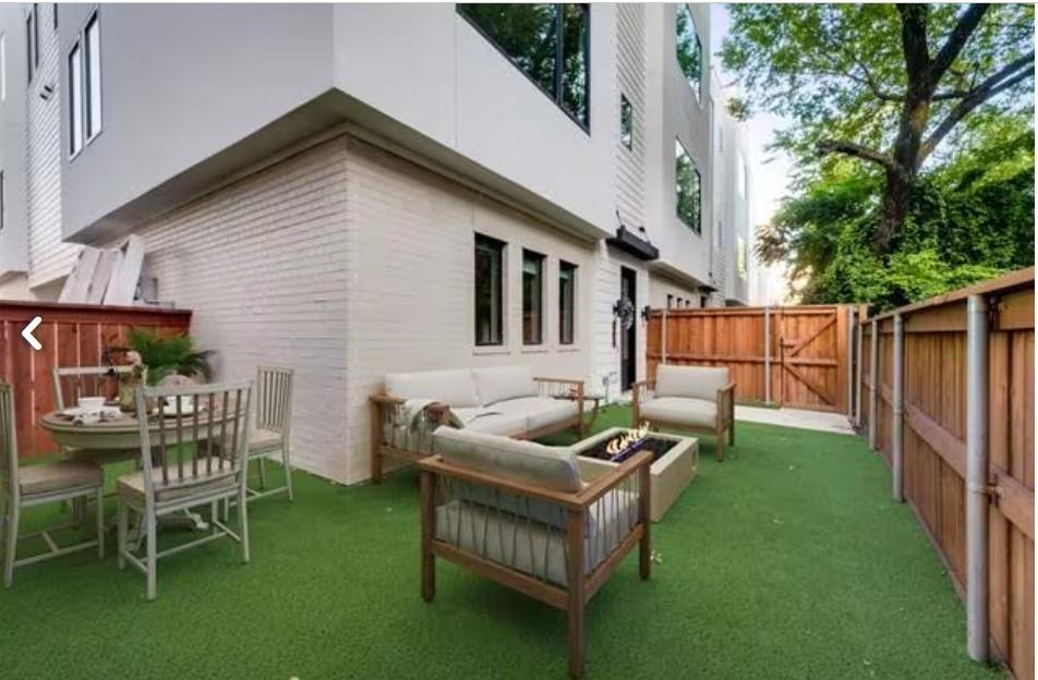 Reagan Street Twnhms - Residential