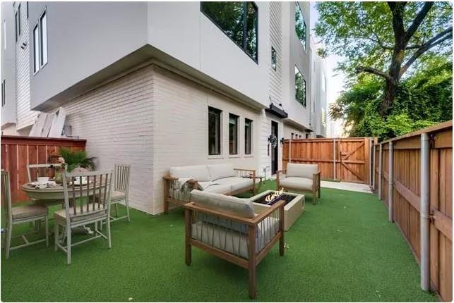 Reagan Street Twnhms - Residential