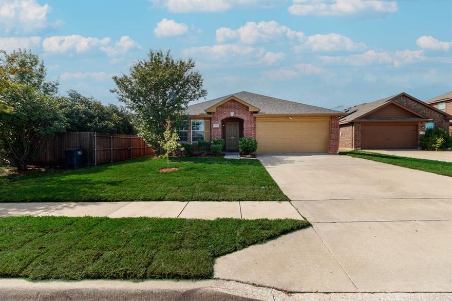 Beautiful 4 bedroom 2 bath home located on a cul-de-sac in desirable Creekside Estates! Home boasts of open floor plan, formal dining room, and split bedrooms. Large open kitchen with granite countertops, island, and plenty of cabinets for storage. Elementary school within walking distance.