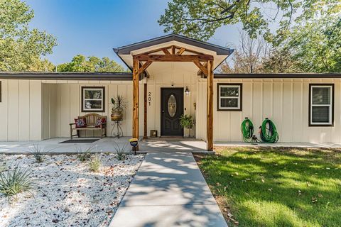 201 S Coulston Street Granbury TX 76048