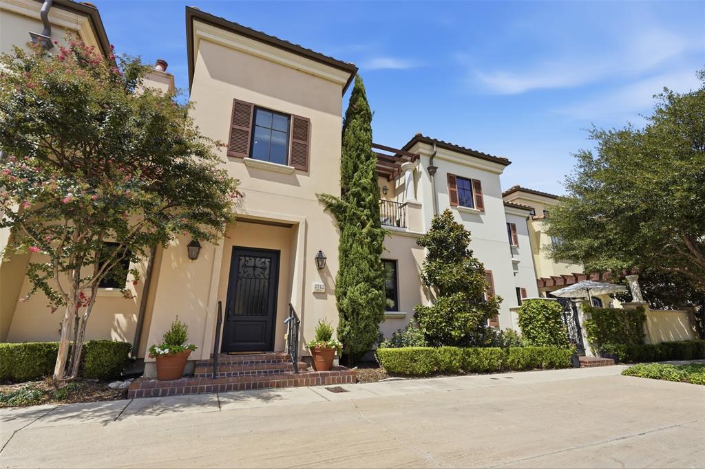 Photo of 2712 Miro Court, Fort Worth, TX 76107 (MLS # 21375007)