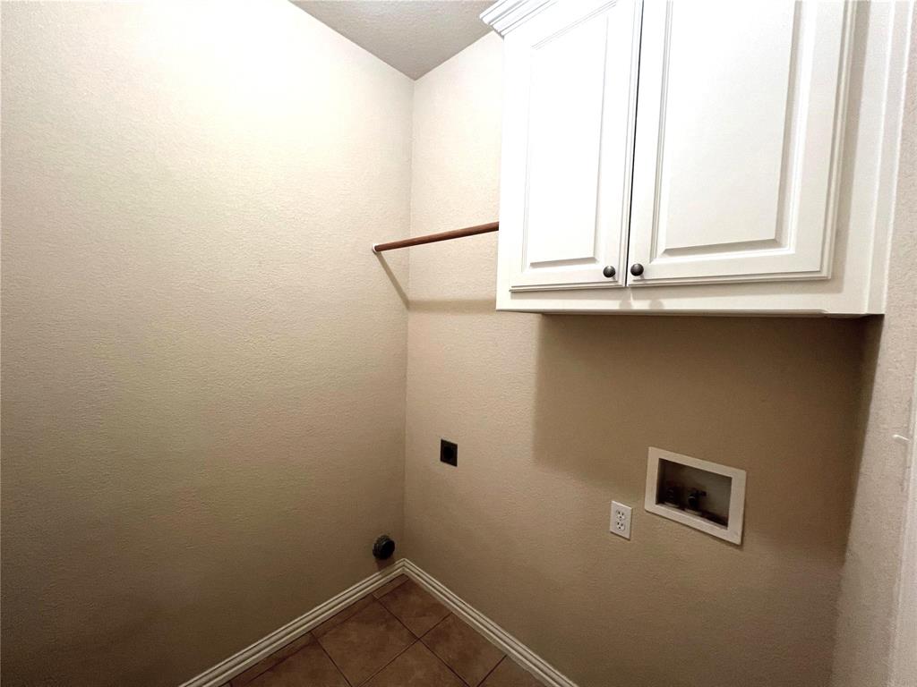 Howards Xing, Amd - Residential