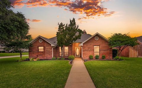 Photo of 605 Meadowcrest Drive, Highland Village, TX 75077 (MLS # 21247113)