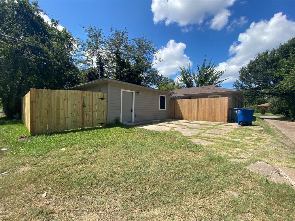 Photo 1 of 12 — 1942 Prichard Lane B, Dallas, TX 75217