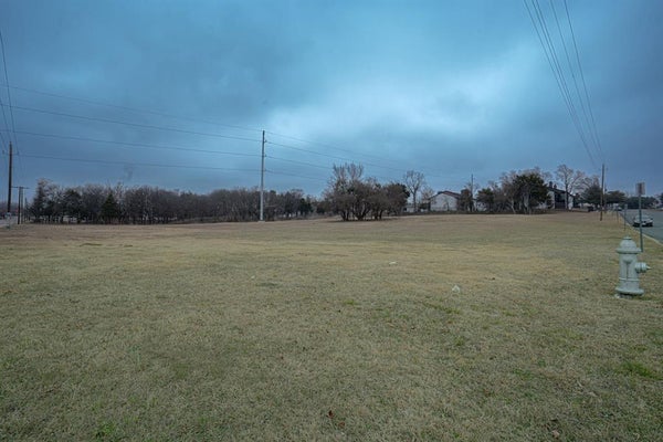 5220 DUCK CREEK DR, GARLAND, TX 75043 - Image 080beb9afb0ede610f2b241e0d31cee2/2597805975