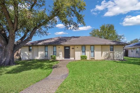 Photo of 1109 Edgewood Drive, Richardson, TX 75081 (MLS # 21216771)