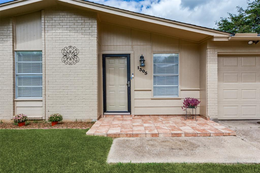 1305 Mohawk Drive