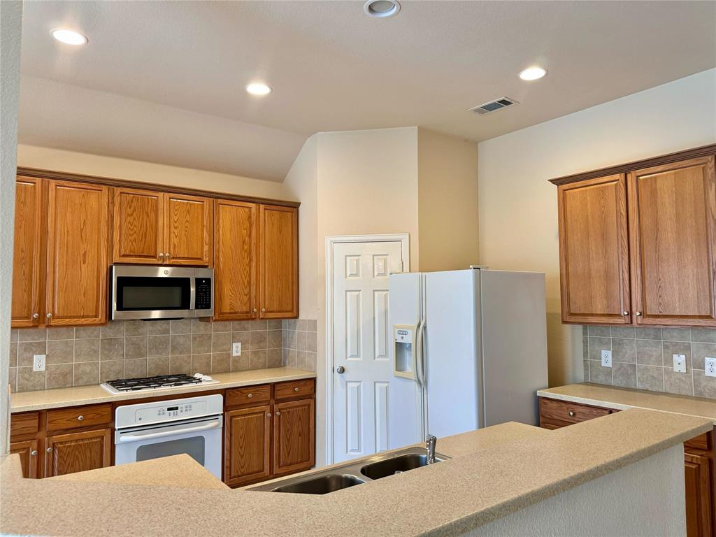 BEECHWOOD CREEKS - Residential Lease