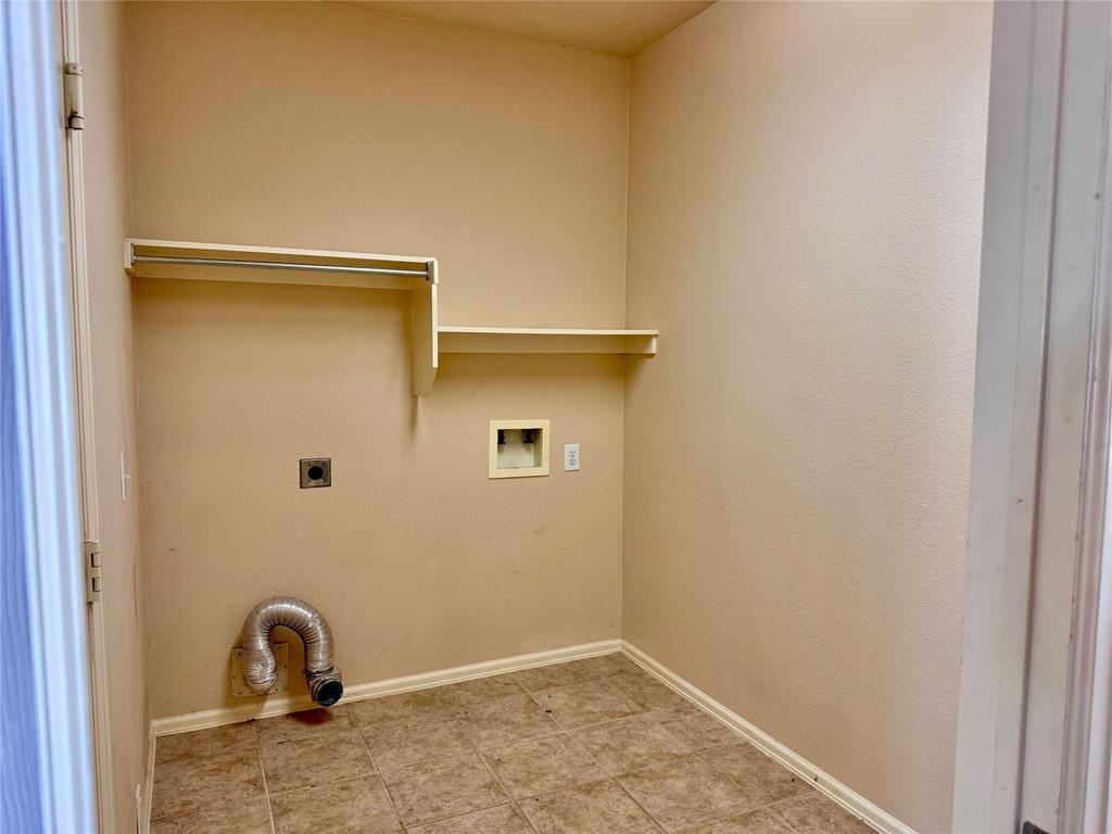 BEECHWOOD CREEKS - Residential Lease