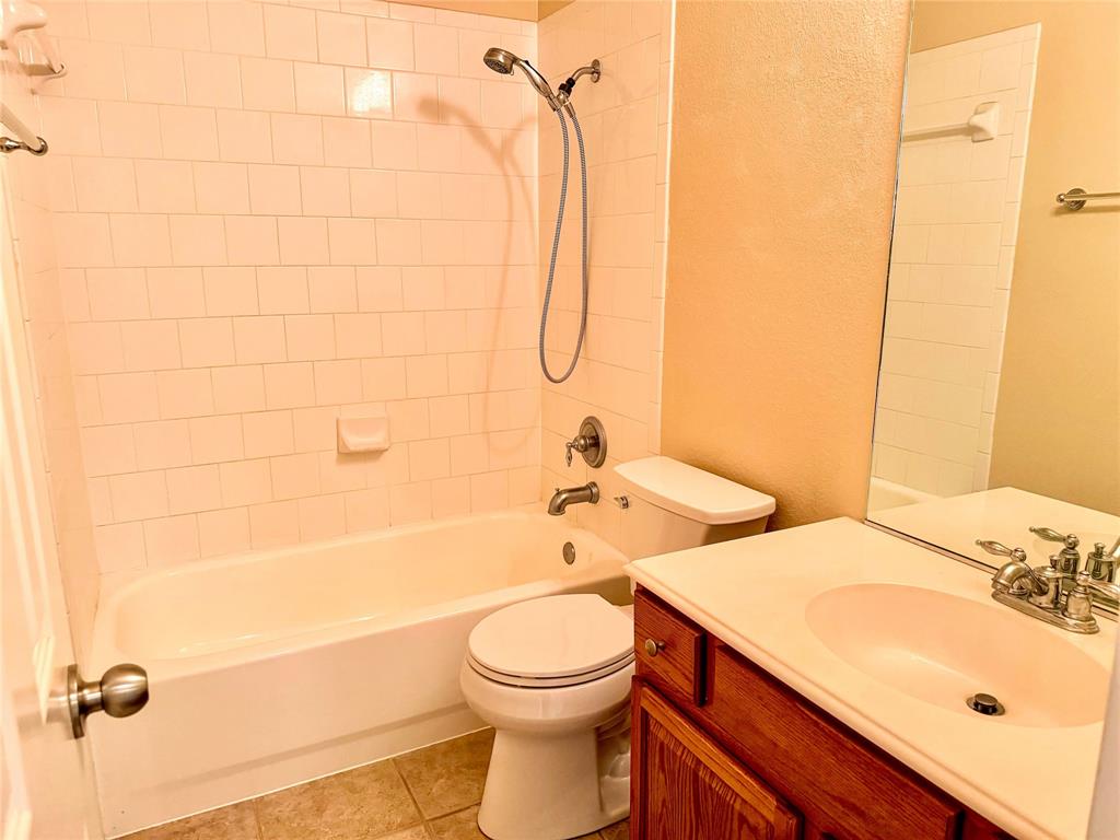 BEECHWOOD CREEKS - Residential Lease