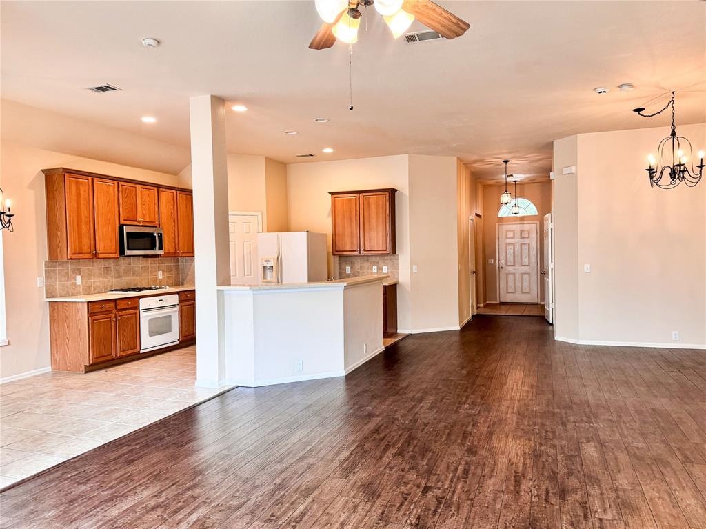 BEECHWOOD CREEKS - Residential Lease