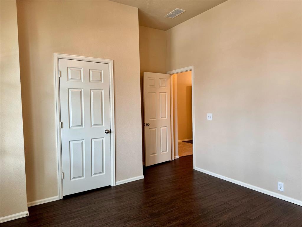 BEECHWOOD CREEKS - Residential Lease