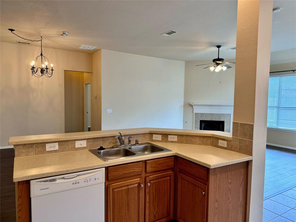 BEECHWOOD CREEKS - Residential Lease