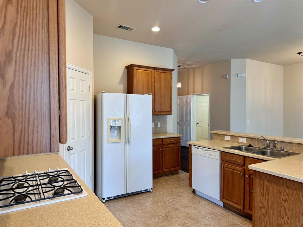 BEECHWOOD CREEKS - Residential Lease