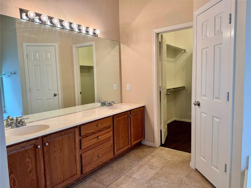 BEECHWOOD CREEKS - Residential Lease