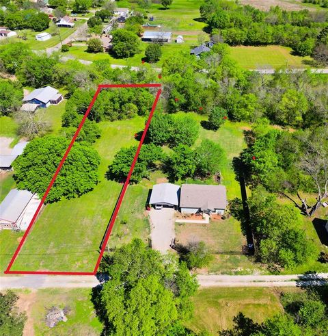 108 N Cedar Street Ector TX 75439