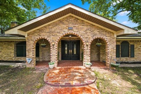 Photo of 612 W Highland Street, West, TX 76691 (MLS # 21334349)