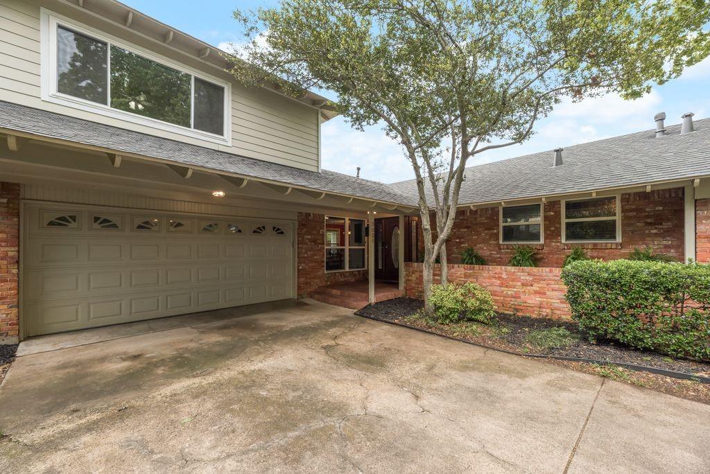 9620 Lynbrook Drive