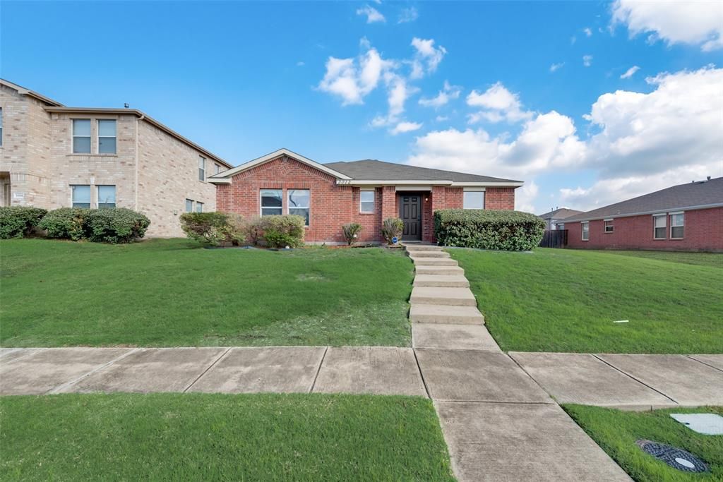 Photo of 3012 Southern Hills Lane, Mesquite, TX 75181 (MLS # 20962915)