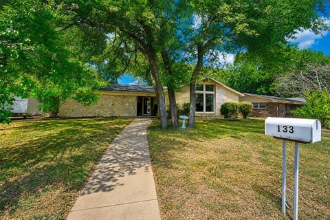 Photo of 133 Oakhurst Drive, Bedford, TX 76022 (MLS # 21358499)