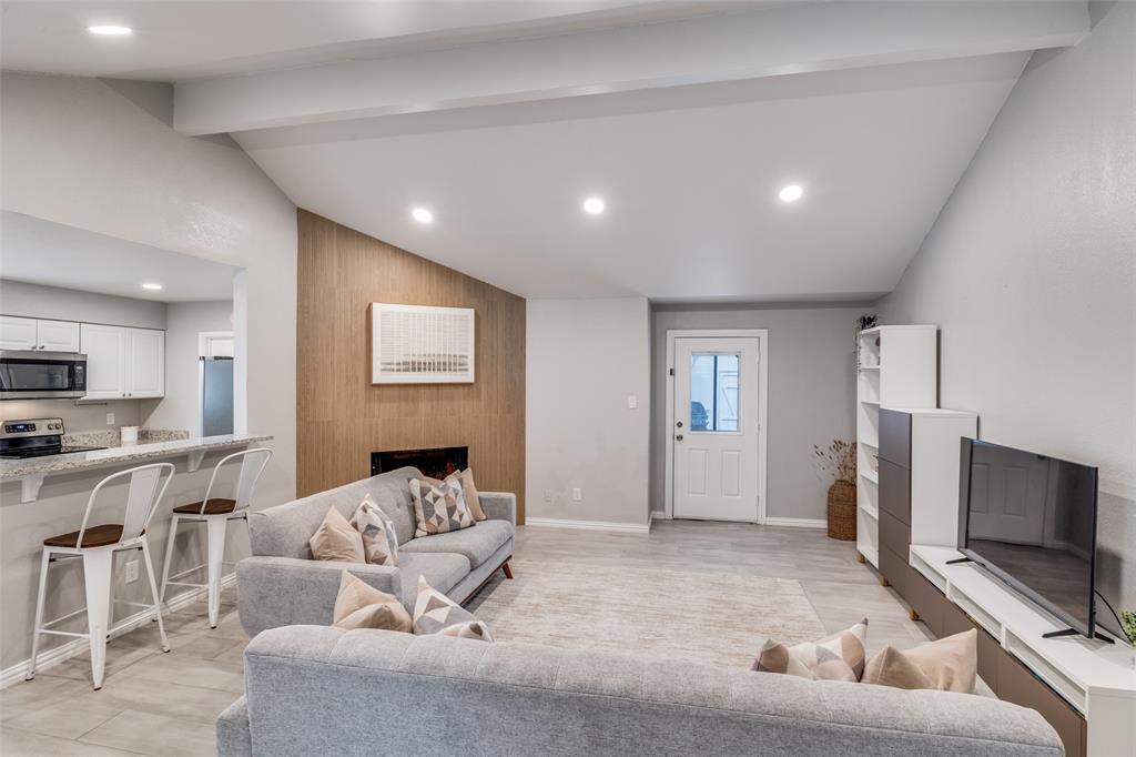 3201 Kingswood Drive