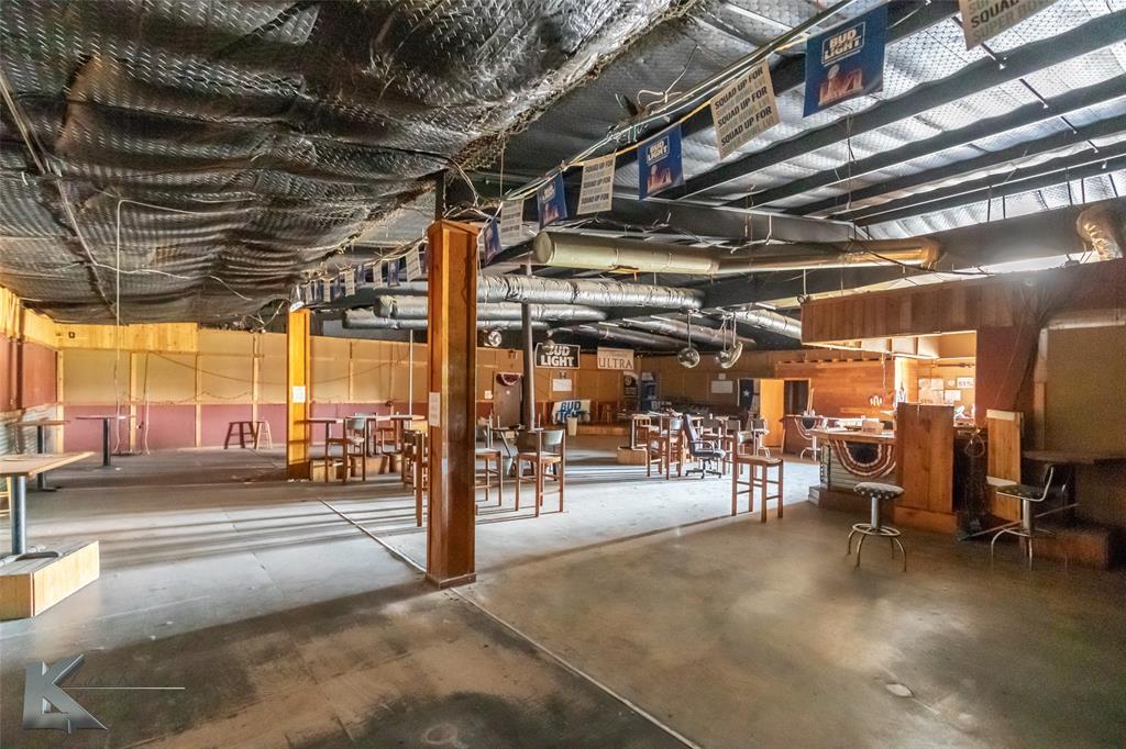 M Bennetes - Commercial Sale