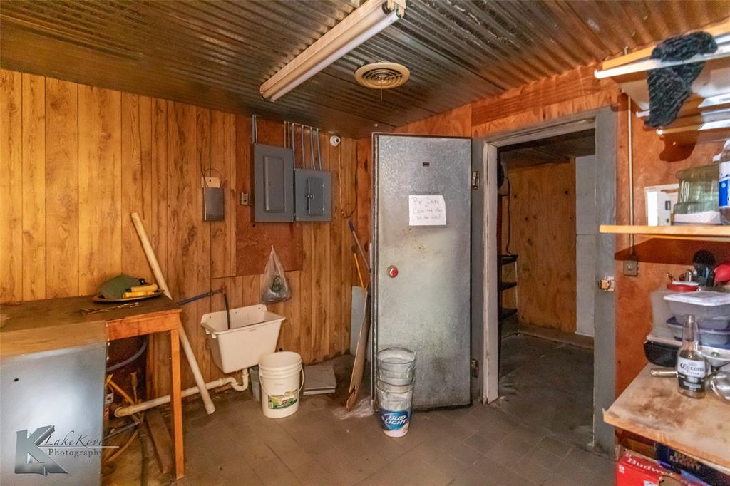 M Bennetes - Commercial Sale