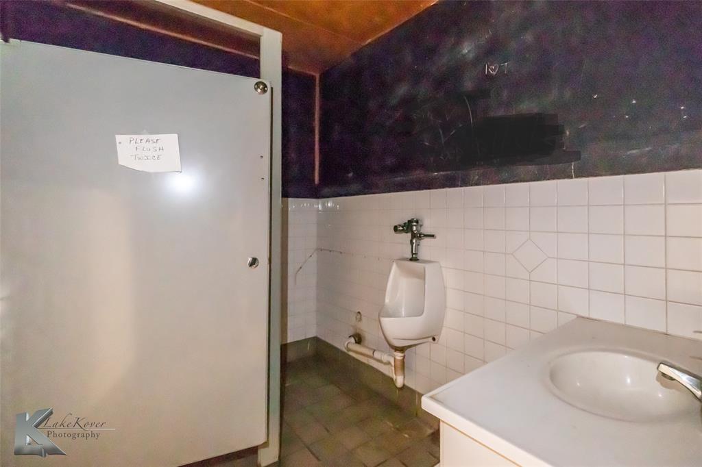 M Bennetes - Commercial Sale