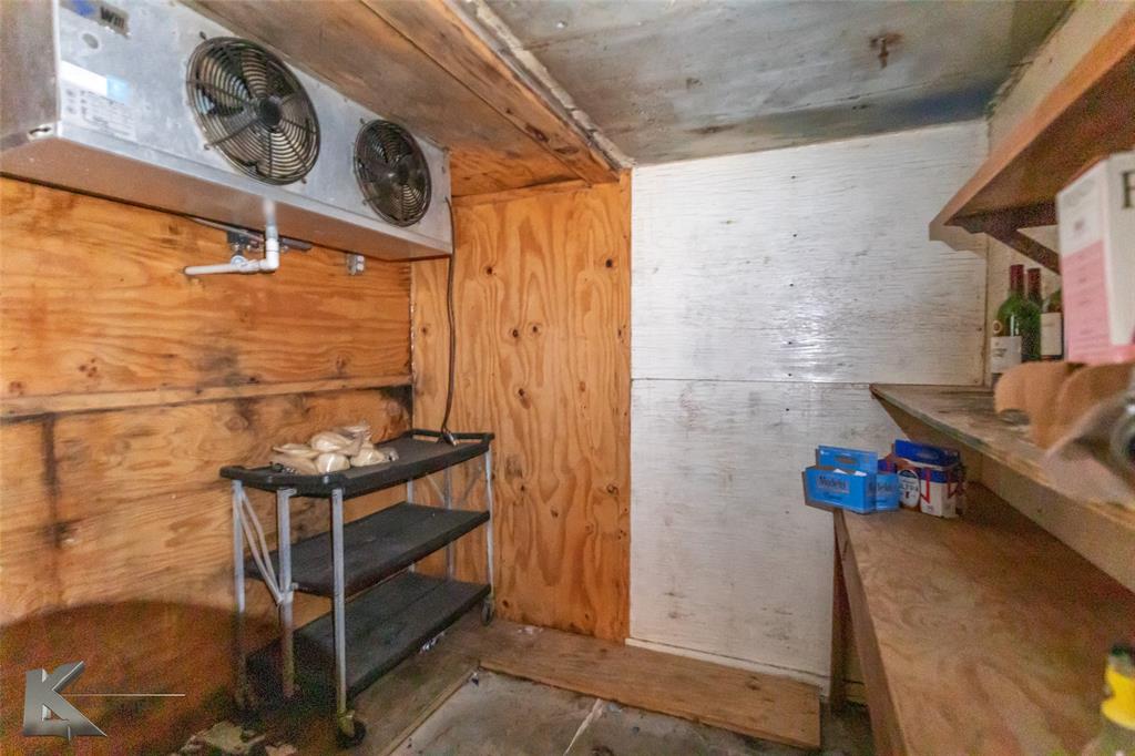 M Bennetes - Commercial Sale