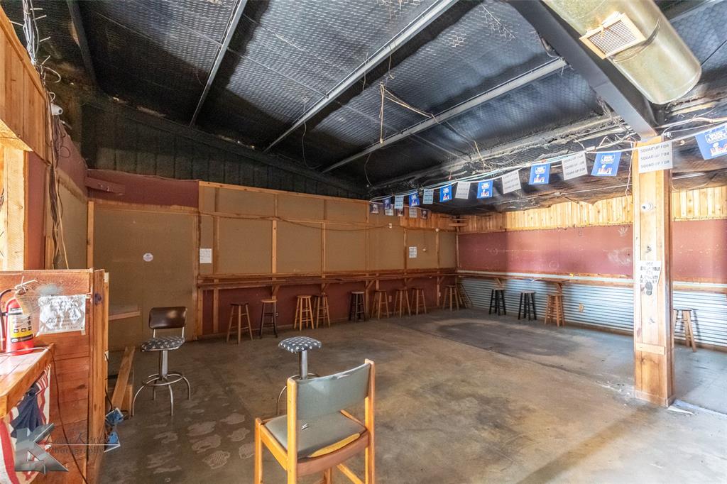 M Bennetes - Commercial Sale