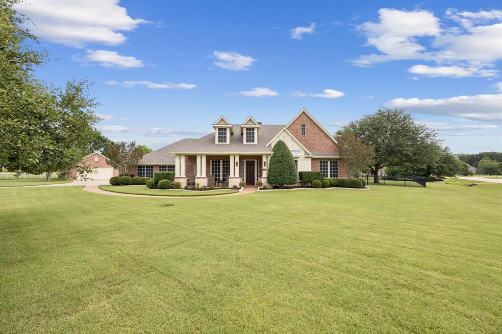 Photo for 385 Bee Caves Road, Lucas, TX 75002 (MLS # 21028413)