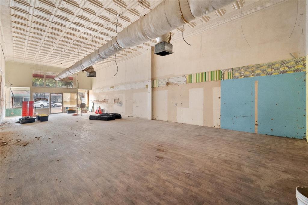 Corsicana - Commercial Sale