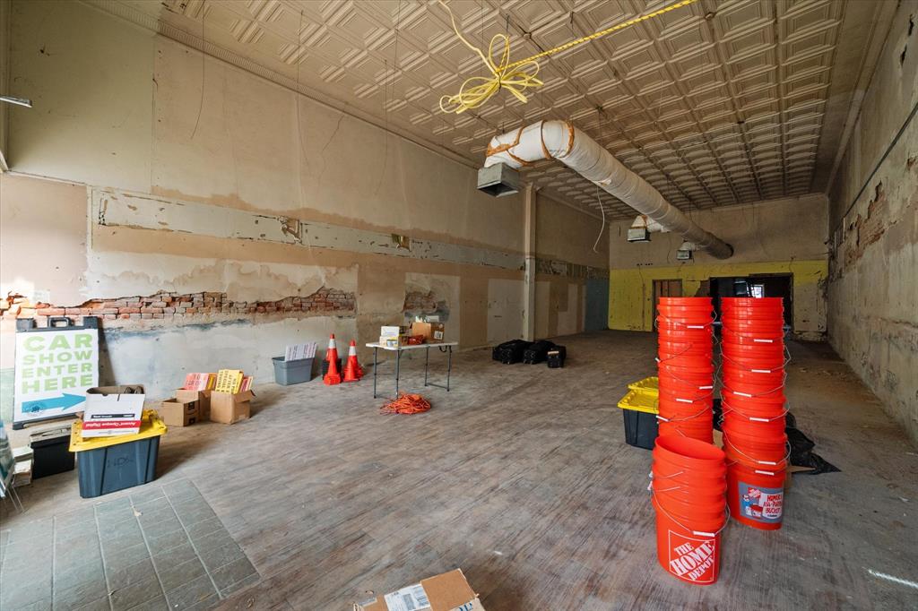 Corsicana - Commercial Sale